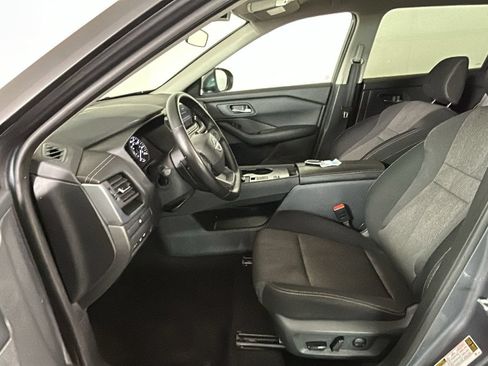 Used 2025 Nissan Rogue SV FWD image 12
