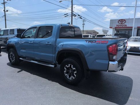 Used 2019 Toyota Tacoma TRD Off-Road AWD/4WD image 3