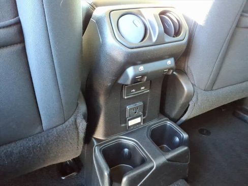 Used 2018 Jeep Wrangler Unlimited Sahara image 10