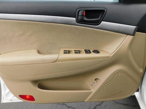 Used 2010 Hyundai Sonata GLS image 11