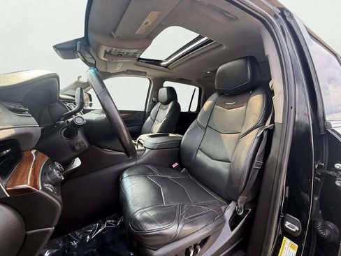 Used 2016 Cadillac Escalade Luxury AWD/4WD image 21
