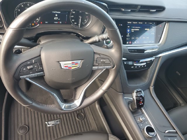 Used 2025 Cadillac XT6 Luxury w/ LPO, Floor Liner Package AWD/4WD image 16