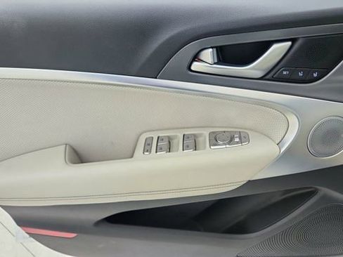 Used 2025 Genesis G70 3.3T Advanced image 36