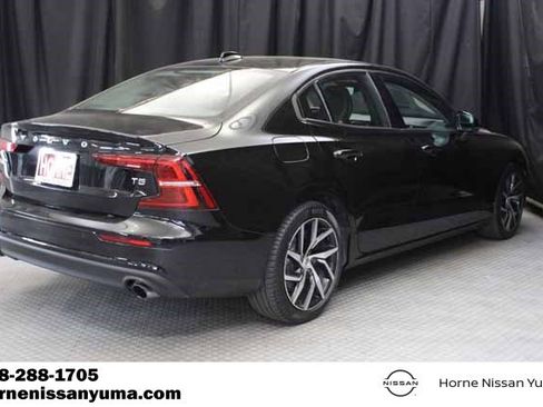 Used 2019 Volvo S60 T5 Momentum w/ Premium Package image 13