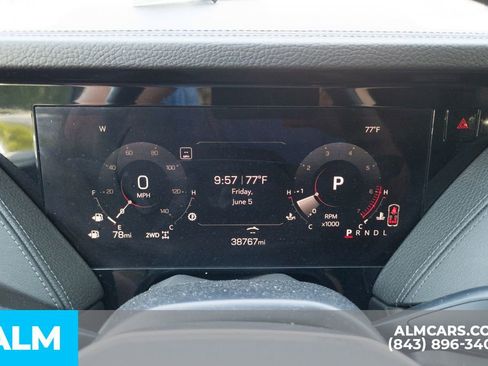 Used 2025 GMC Yukon Denali AWD/4WD image 15