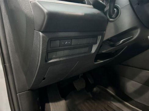Used 2025 Mitsubishi Outlander ES FWD image 7
