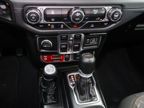 Used 2025 Jeep Gladiator Mojave image 29