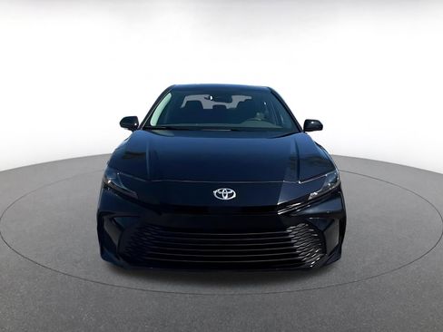 Used 2025 Toyota Camry LE image 4