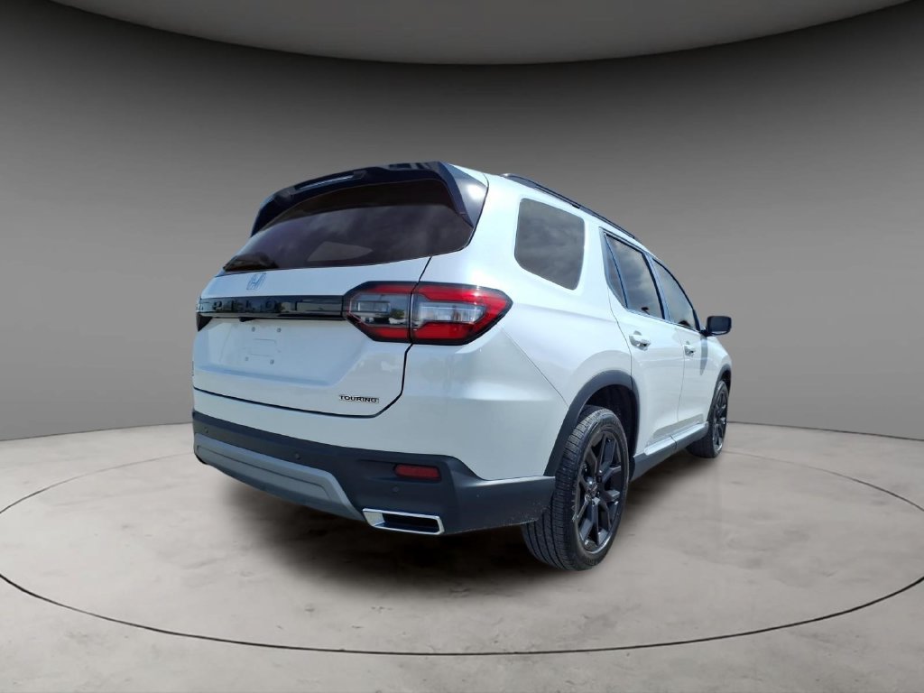 Used 2025 Honda Pilot Touring image 11