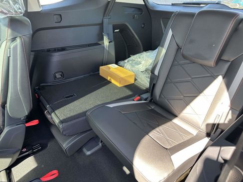 New 2026 Volkswagen Atlas Peak Edition image 10