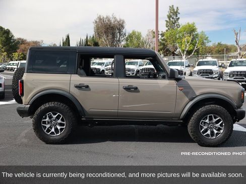 Used 2025 Ford Bronco Badlands image 7