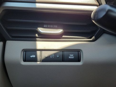 Used 2025 Nissan Altima 2.5 SV FWD image 13