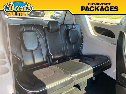 Used 2024 Chrysler Pacifica Limited FWD image 9