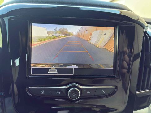 Used 2022 Chevrolet Traverse LS FWD image 28