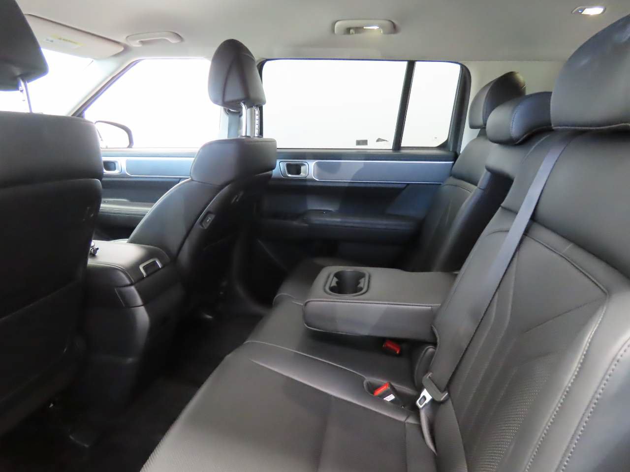Used 2025 Hyundai Santa Fe SEL AWD/4WD image 16