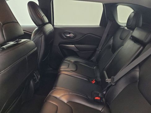 Used 2020 Jeep Cherokee Latitude Plus image 18