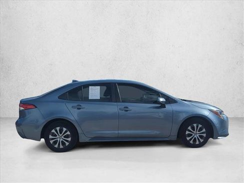 Used 2022 Toyota Corolla LE FWD image 4