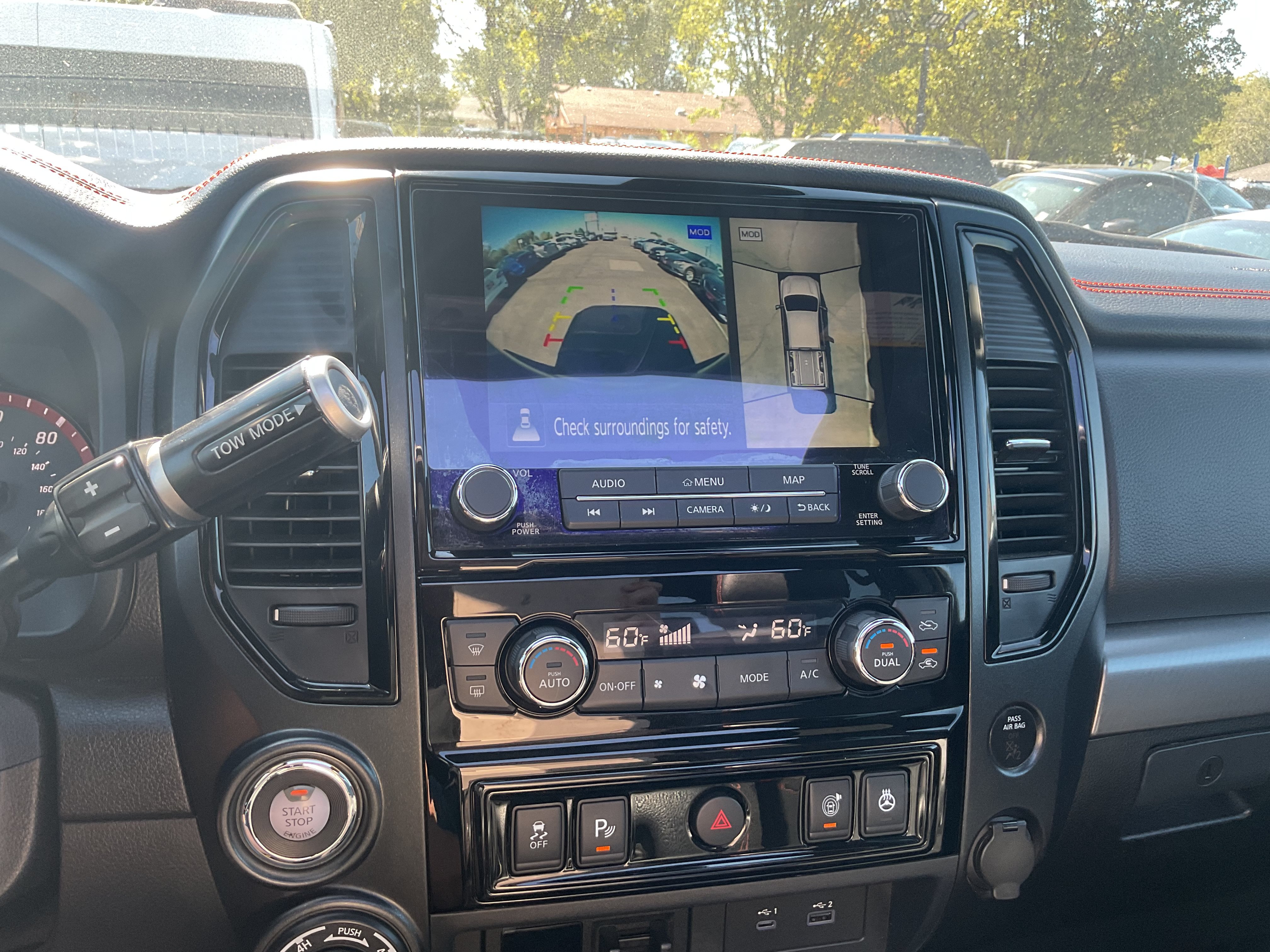 Used 2021 Nissan Titan PRO-4X w/ Pro-4x Convenience Package AWD/4WD image 15