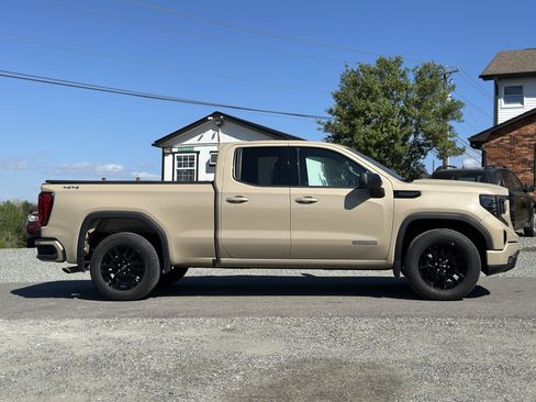 Used 2023 GMC Sierra 1500 Elevation image 2