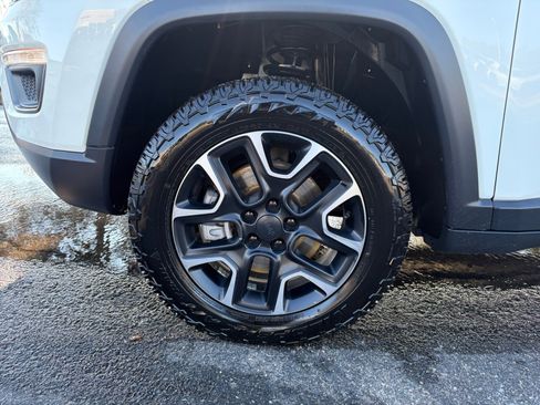 Used 2020 Jeep Compass Trailhawk AWD/4WD image 10