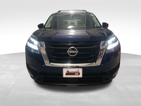 Used 2024 Nissan Pathfinder SV image 9