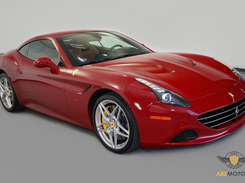 Used 2016 Ferrari California T image 2
