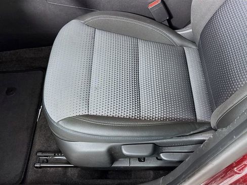 Used 2025 Chevrolet Trax LT image 19