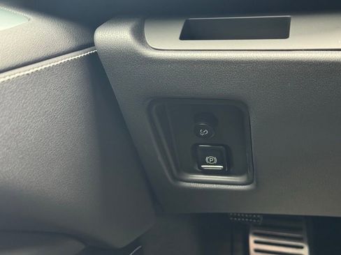 Used 2021 Chevrolet Corvette Stingray Coupe w/ Z51 Performance Package image 51