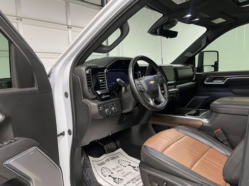 Used 2025 Chevrolet Silverado 3500 High Country w/ Technology Package AWD/4WD image 16