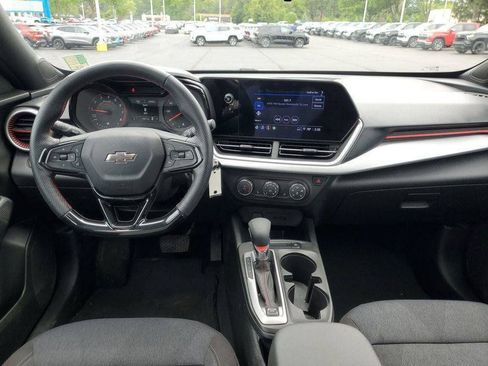 Used 2024 Chevrolet Trax RS w/ Sunroof Package FWD image 23