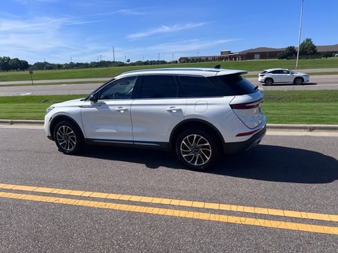 Used 2020 Lincoln Corsair AWD w/ Equipment Group 101A image 8