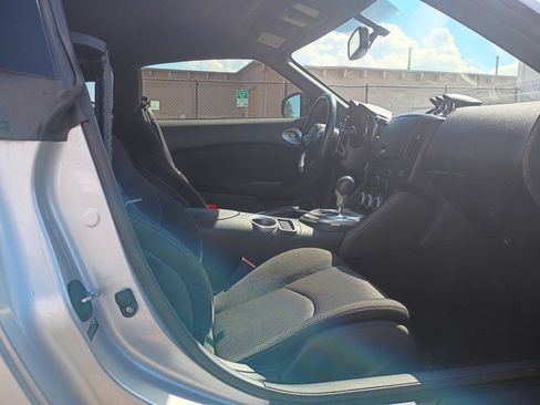 Used 2011 Nissan 370Z Coupe RWD image 12