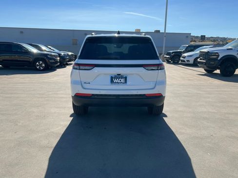 New 2025 Jeep Grand Cherokee 4WD image 4