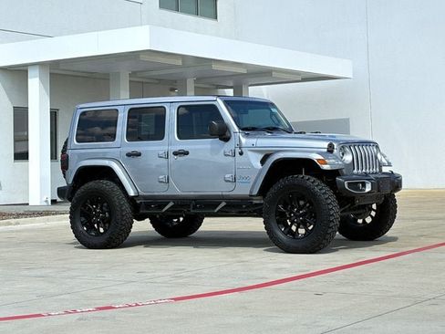 Used 2021 Jeep Wrangler Unlimited Sahara w/ Cold Weather Group AWD/4WD image 8