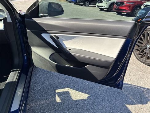 Used 2020 Tesla Model 3 Performance image 31