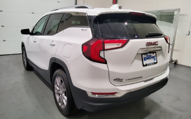 Used 2024 GMC Terrain SLT FWD image 8