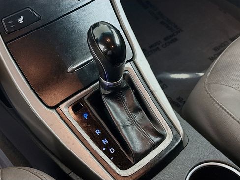 Used 2016 Hyundai Elantra Limited image 20