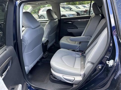 Used 2026 Toyota Highlander Limited AWD/4WD image 17
