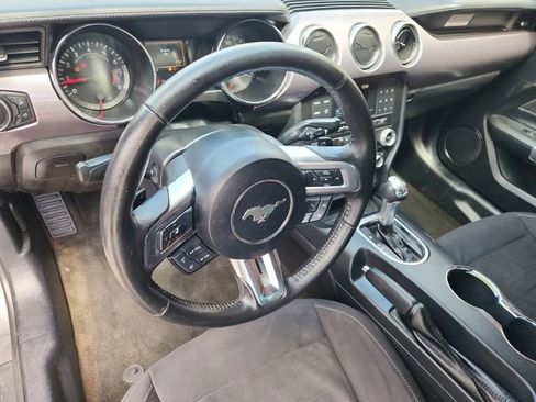 Used 2016 Ford Mustang Coupe RWD image 10
