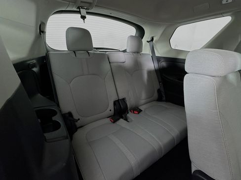 Certified 2023 Honda Pilot LX image 32
