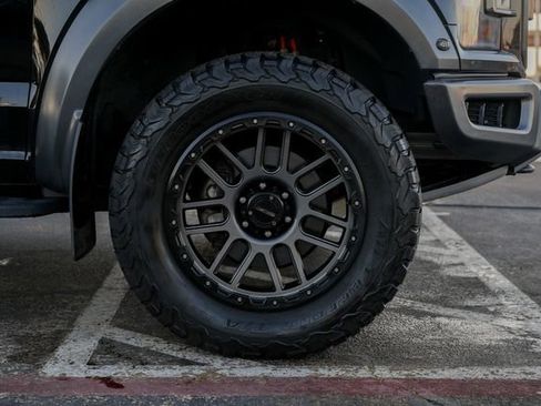 Used 2018 Ford F150 Raptor w/ Equipment Group 802A Luxury image 5