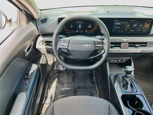 Used 2025 Kia K4 FWD image 20