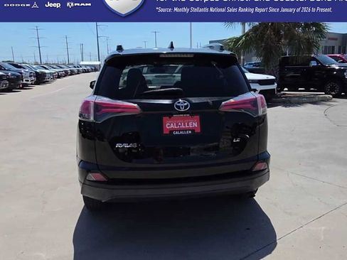 Used 2018 Toyota RAV4 LE FWD image 7