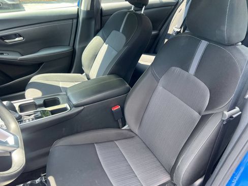 Used 2025 Nissan Sentra SV FWD image 22