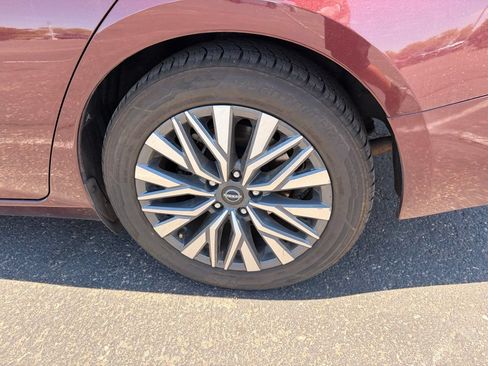 Certified 2024 Nissan Altima 2.5 SV FWD image 8