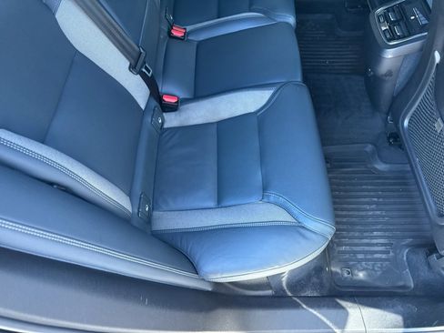 Used 2022 Volvo XC60 B5 R-Design image 14