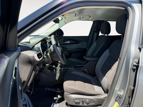 Used 2023 Chevrolet TrailBlazer LT w/ Convenience Package FWD image 10