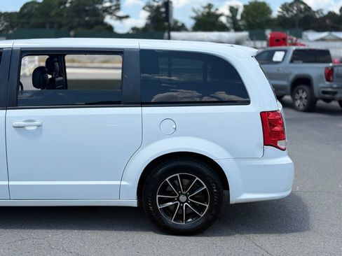 Used 2019 Dodge Grand Caravan GT FWD image 11