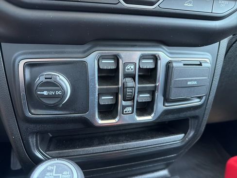 Used 2022 Jeep Wrangler Unlimited Sahara w/ Cold Weather Group AWD/4WD image 13
