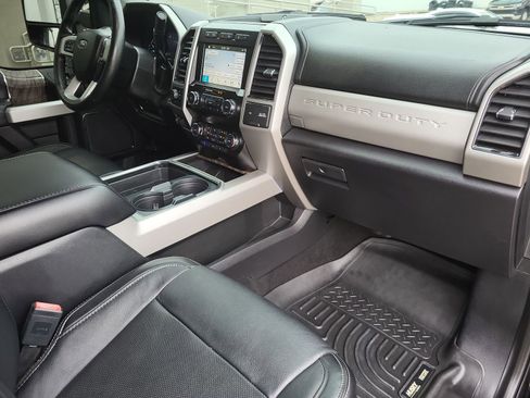 Used 2019 Ford F250 Lariat w/ Lariat Ultimate Package AWD/4WD image 28